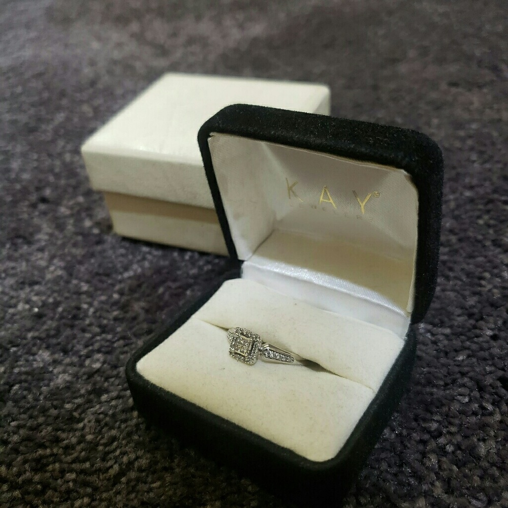 Diamond ring - Picture 3 of 5